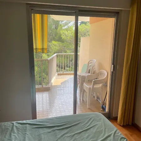 Cozy With Ac, Parking And Terrace Apartment *